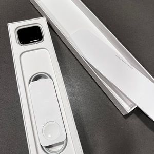 Apple watch series 6 silver aluminum case with white sports band